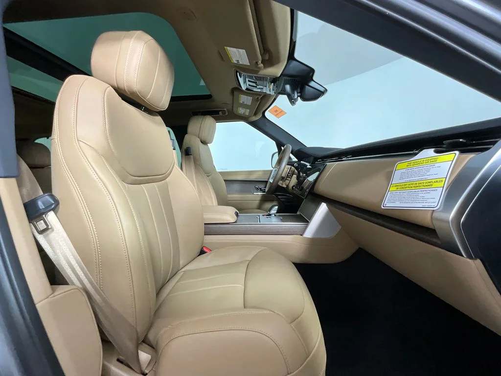 New 2026 Eiger Grey Land Rover SE PHEV image 3