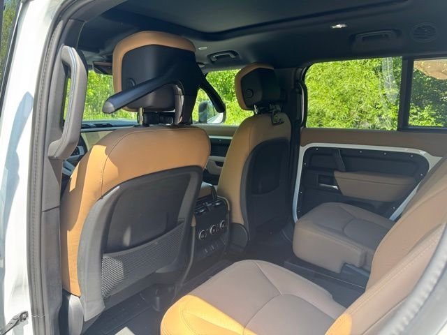 New 2026 Fuji White LAND ROVER X-Dynamic SE image 12