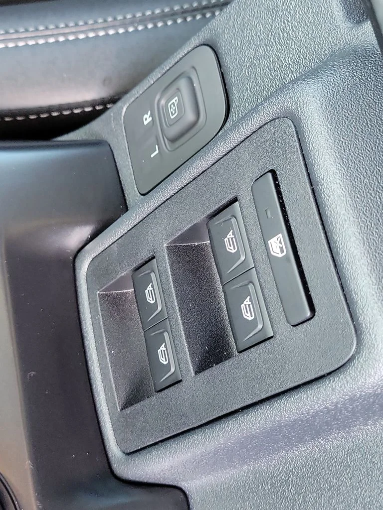 Used 2025 Desert Sand Ford Badlands image 28