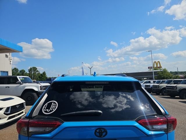 Used 2019 Blue Toyota LE image 5