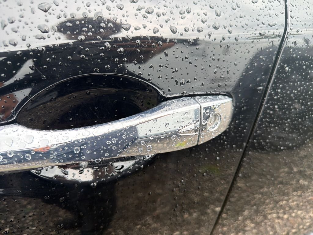 Used 2015 Black Nissan 2.5 S image 9