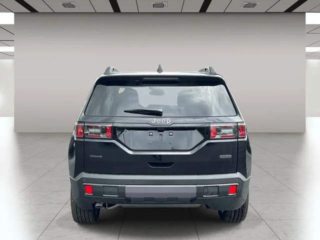 New 2026 Diamond Black Crystal Pearl-Coat Exterior Paint Jeep Overland image 4