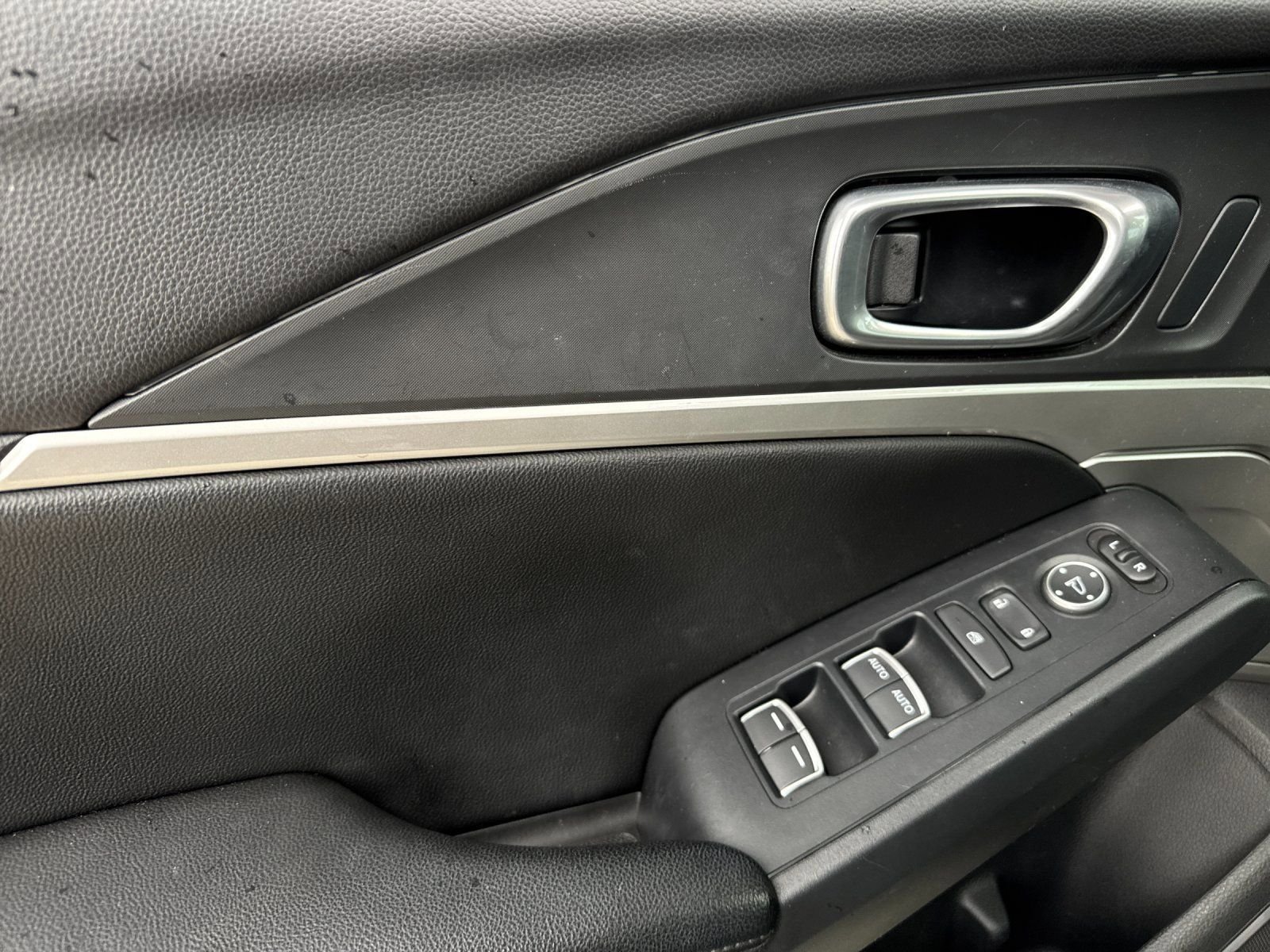 Used 2023  Acura Base image 10