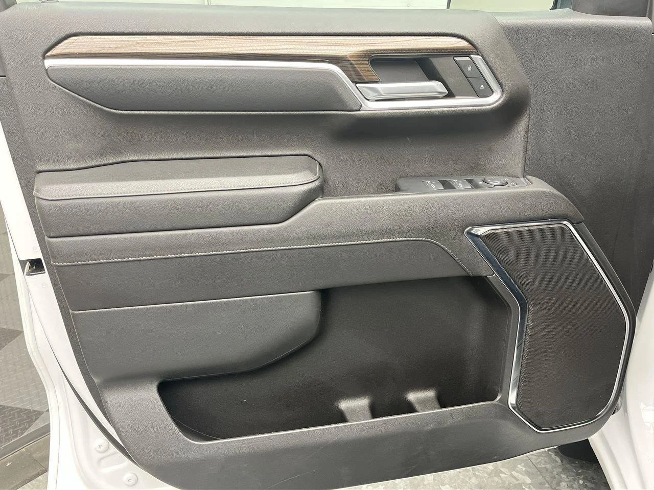 2023 Chevrolet Silverado 1500 LT - Photo 8
