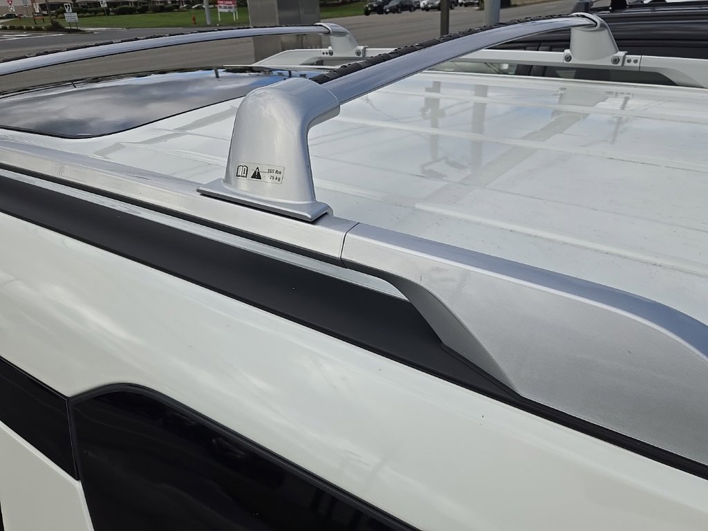 Used 2024 White Nissan Platinum image 8