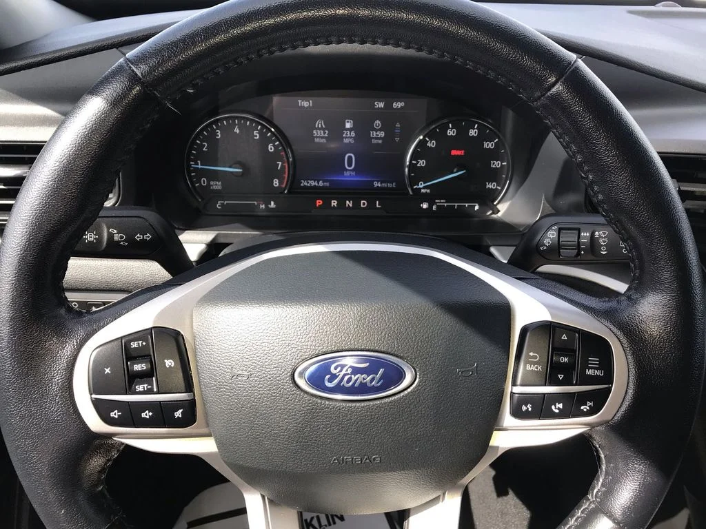 Used 2022 Black Ford XLT image 14