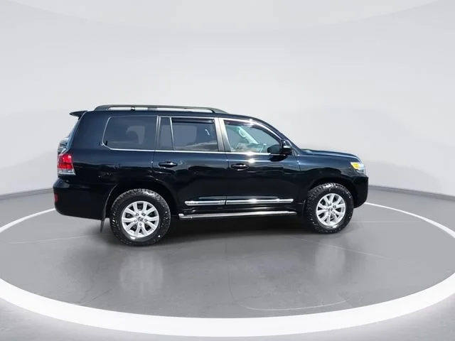 Used 2017  Toyota Base image 9