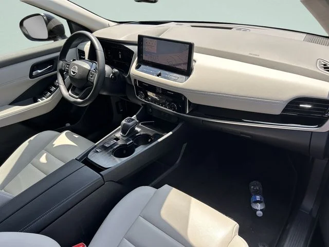 Used 2025 Black Nissan SL image 17