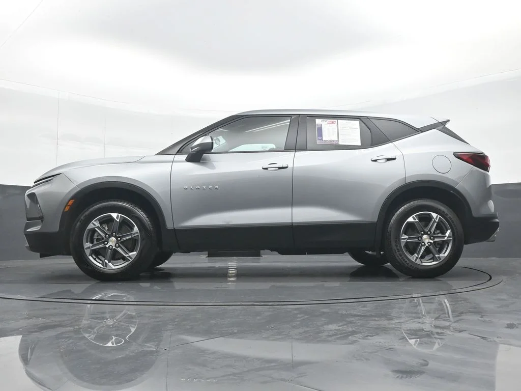 Used 2025 Gray Chevrolet LT image 27