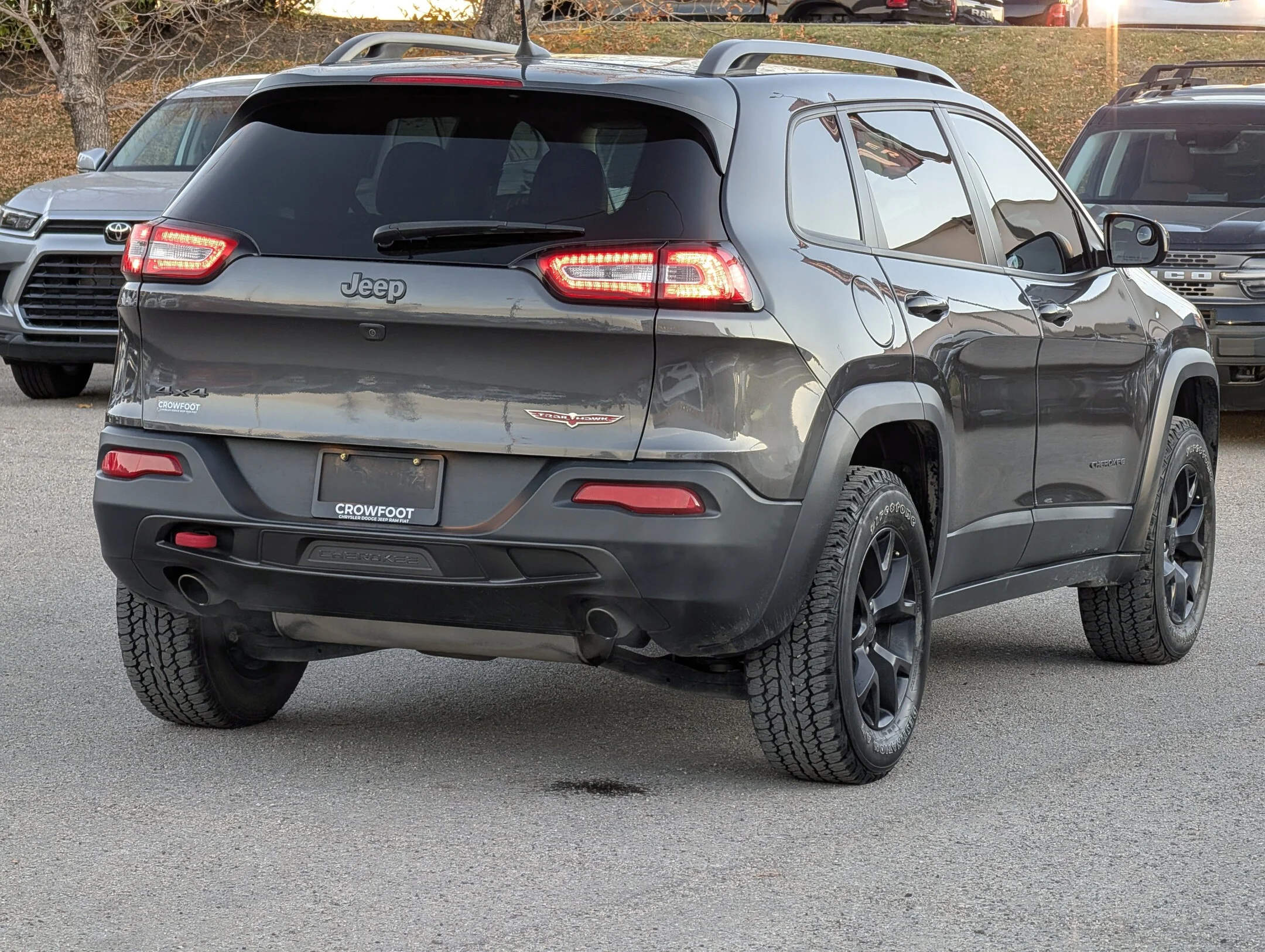 Used 2017 Grey Jeep Trailhawk - Leather - Uconnect 8.4 Touchscree - 4WD 4dr Trailhawk image 8