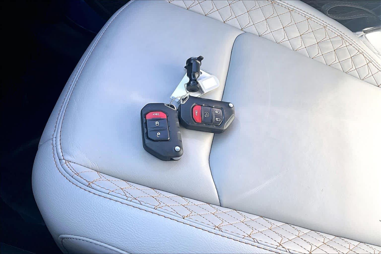 Used 2023 Hydro Blue Pearlcoat Jeep Sahara High Altitude image 14