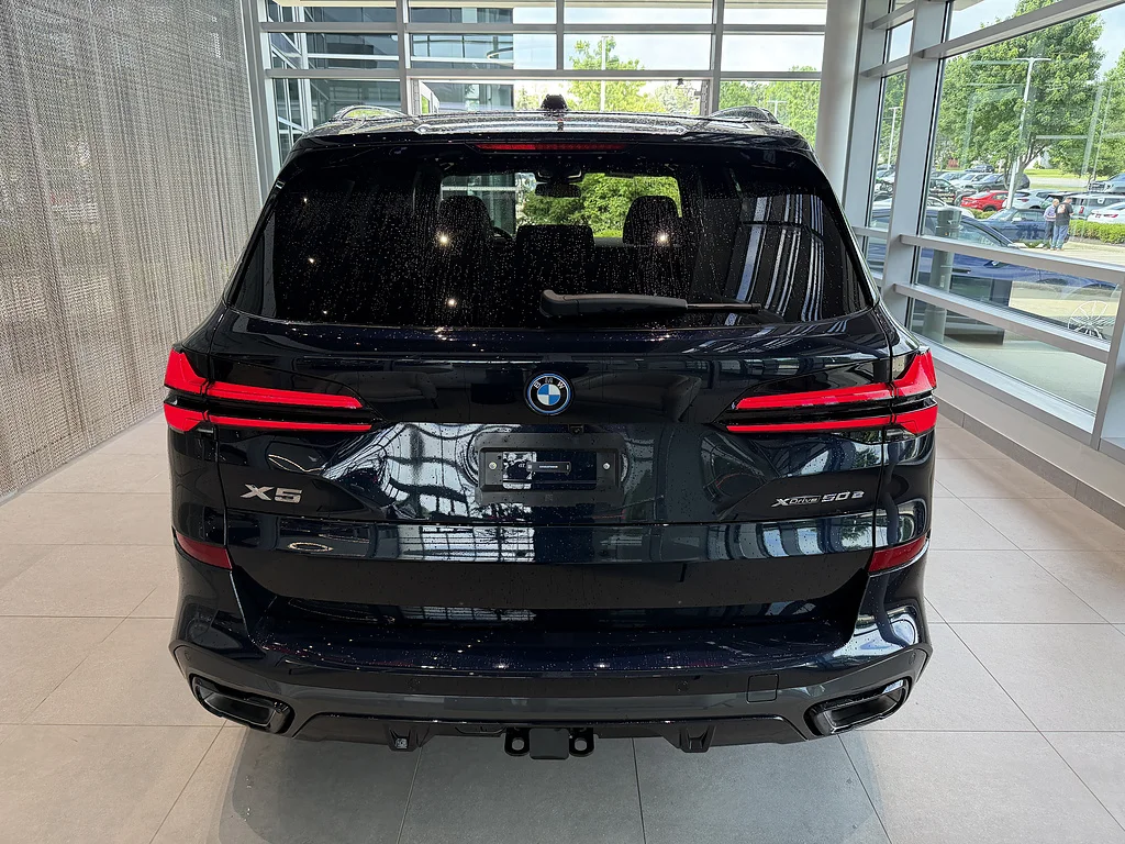 New 2026 Carbon Black Metallic BMW xDrive50e image 5