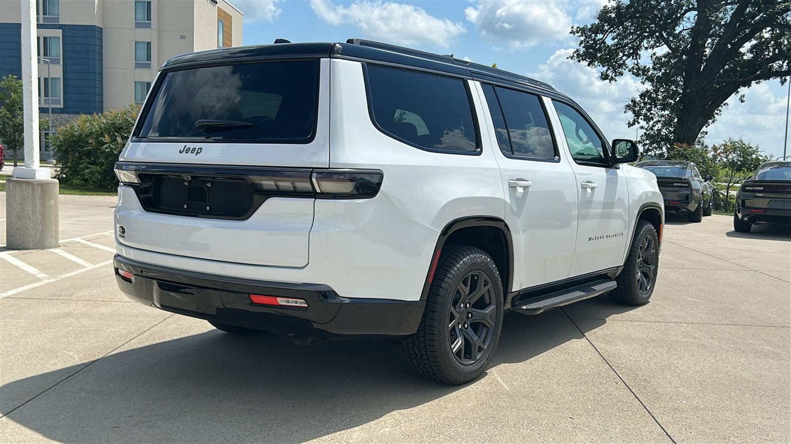 New 2026 Bright White Clear-Coat Exterior Paint Jeep Upland image 4