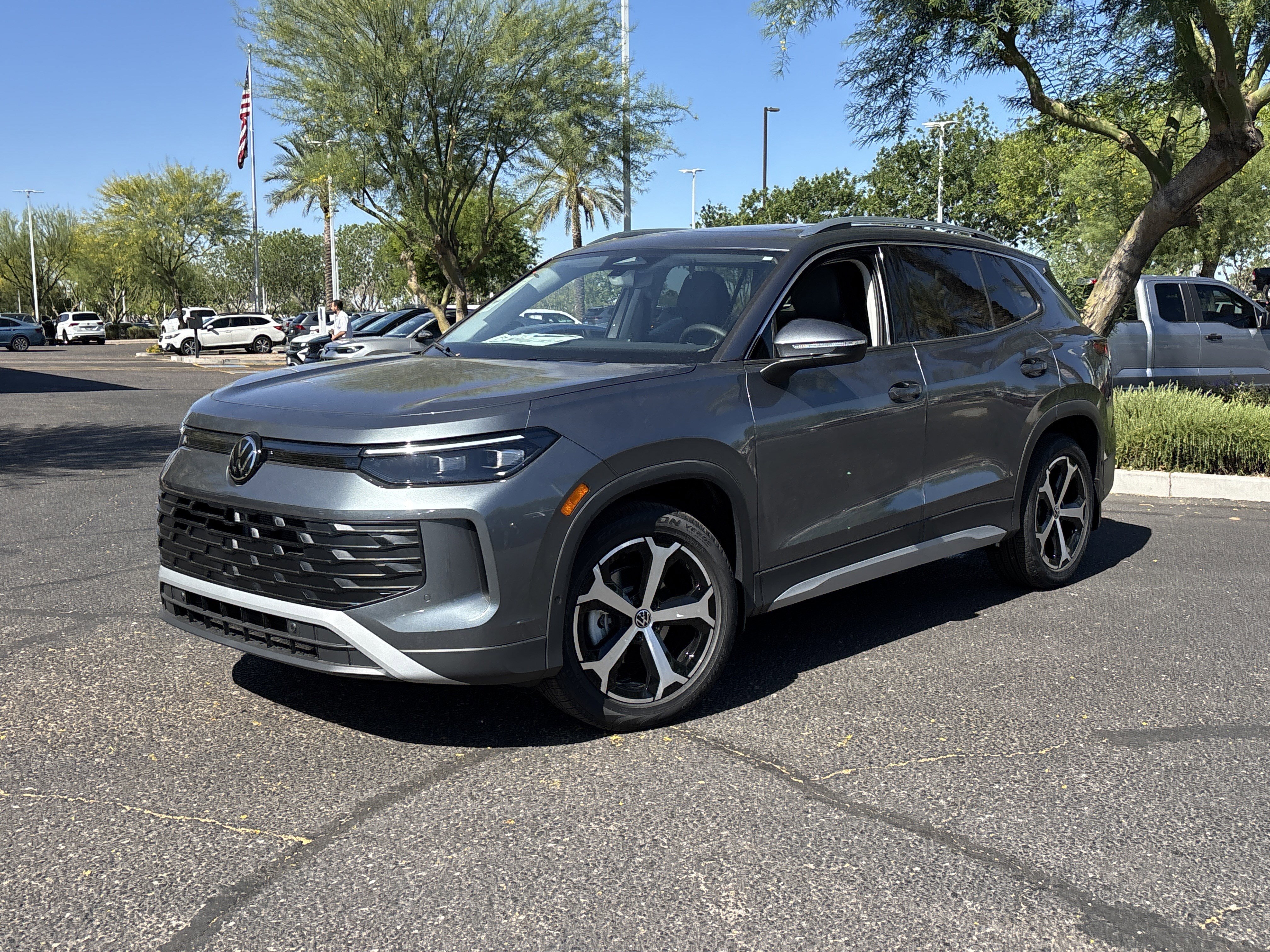 New 2026 Platinum Gray Metallic Volkswagen SE image 21