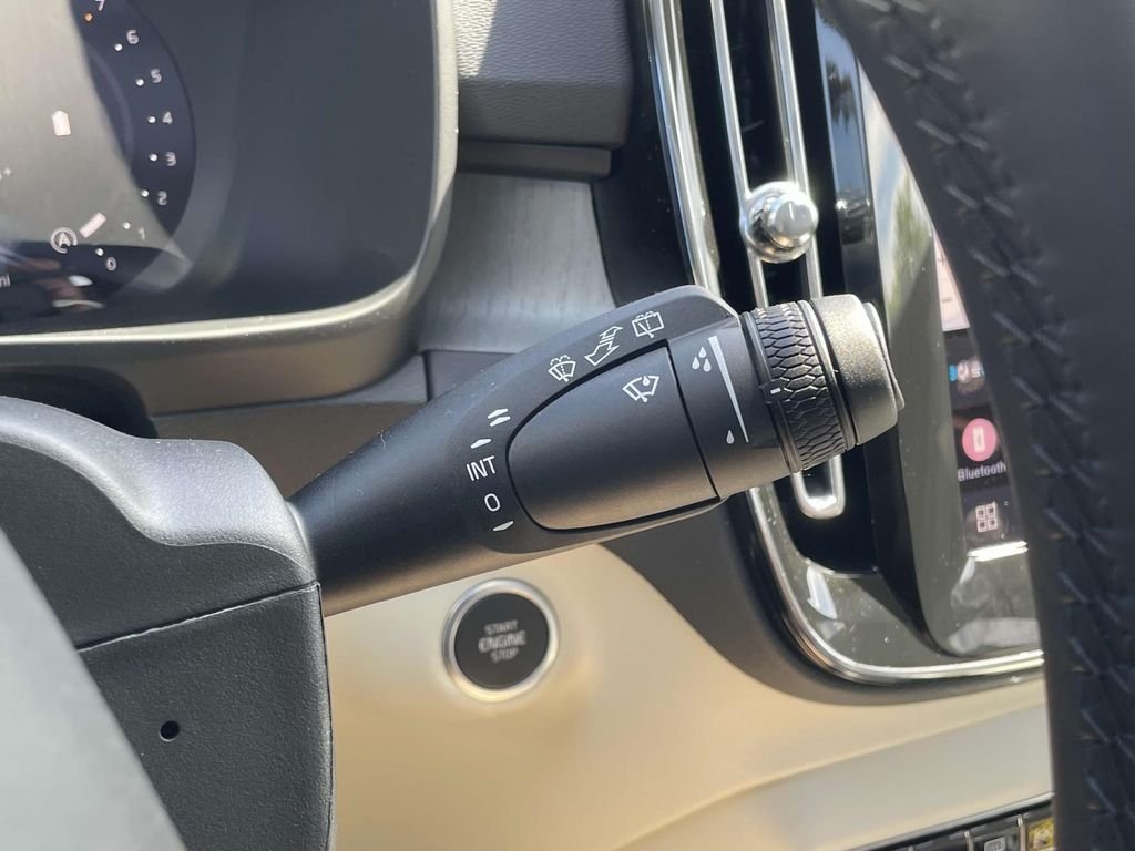 2026 Volvo XC40 Plus - Photo 14