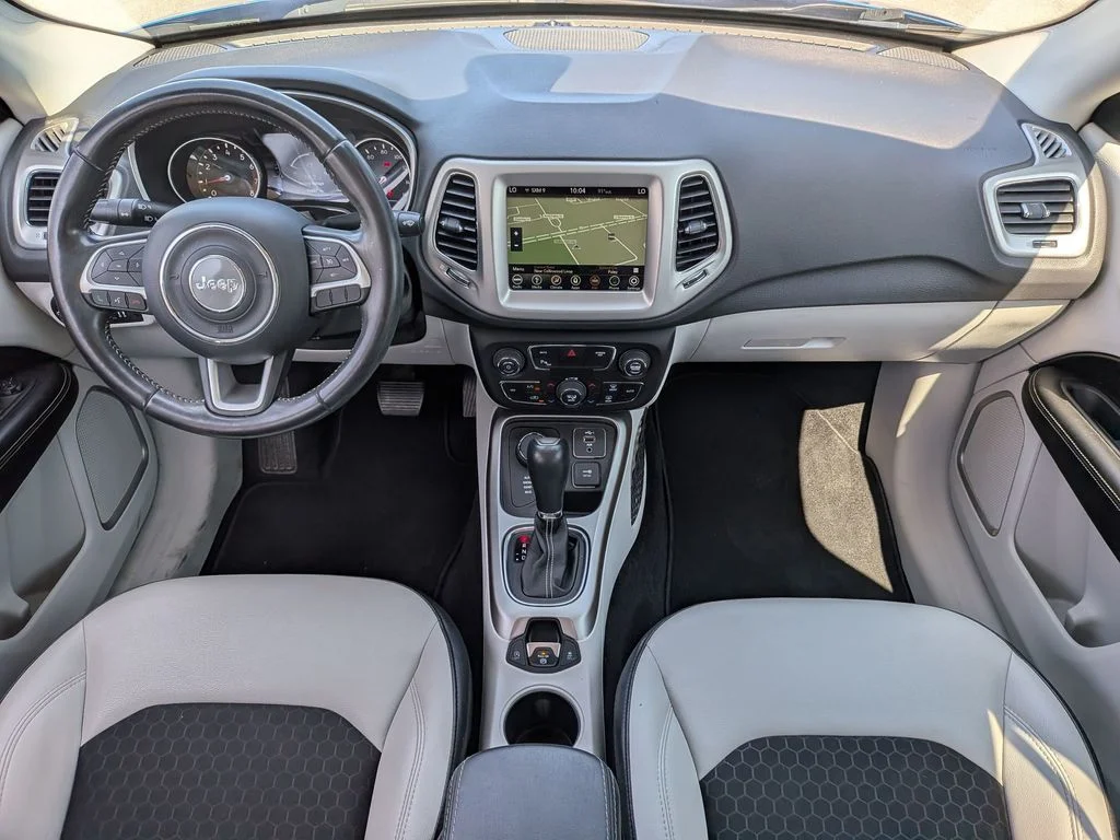Used 2019 Blue Jeep Latitude image 29