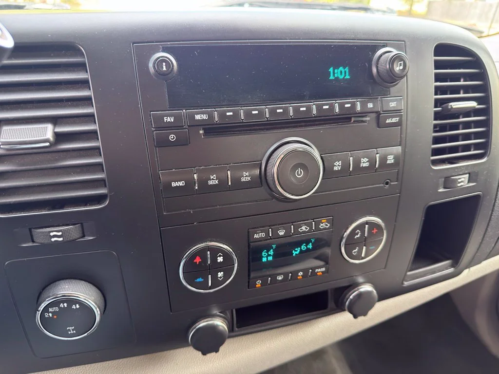 Used 2008 Silver Chevrolet LT image 32