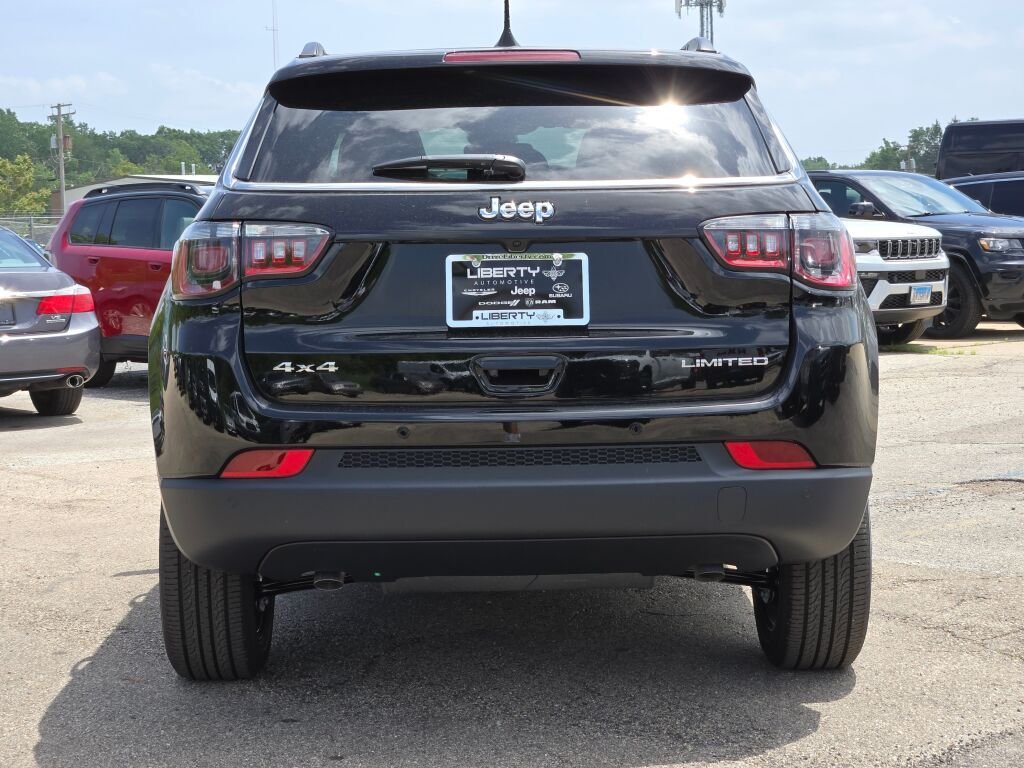New 2026 Diamond Black Crystal Pearlcoat Jeep Limited image 13