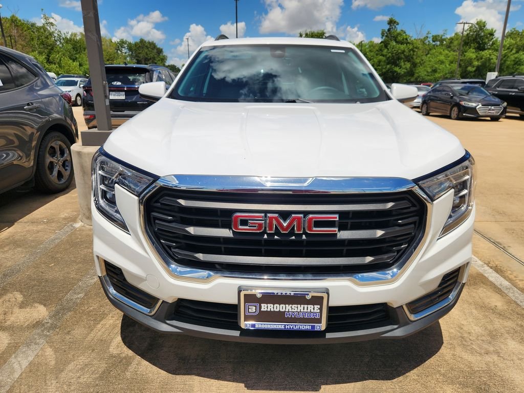 Used 2023 Summit White GMC SLE image 2