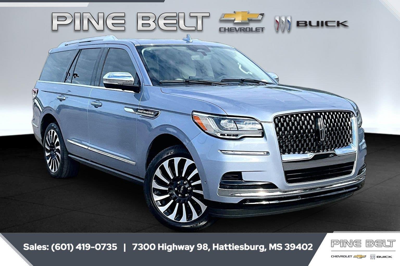 Chroma Crystal Blue Metallic Premium Colorant 2024 Lincoln Navigator SUV / Crossover Four-Wheel Drive Automatic