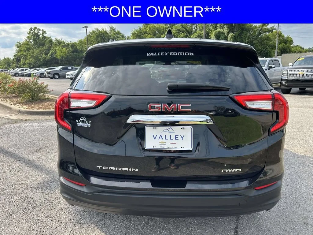 Used 2024 Ebony Twilight Metallic GMC SLE image 5