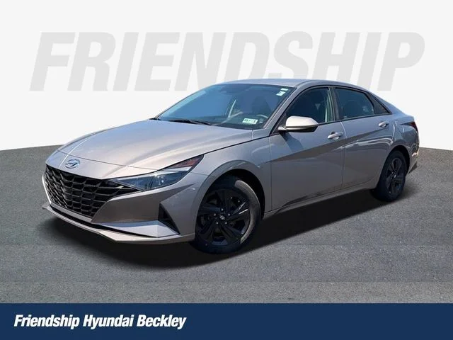 Used 2023 Silver Hyundai SEL image 1