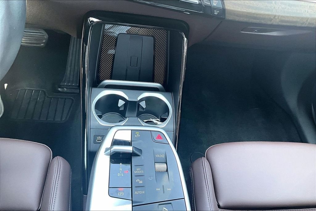 Used 2025 White BMW xDrive28i image 23