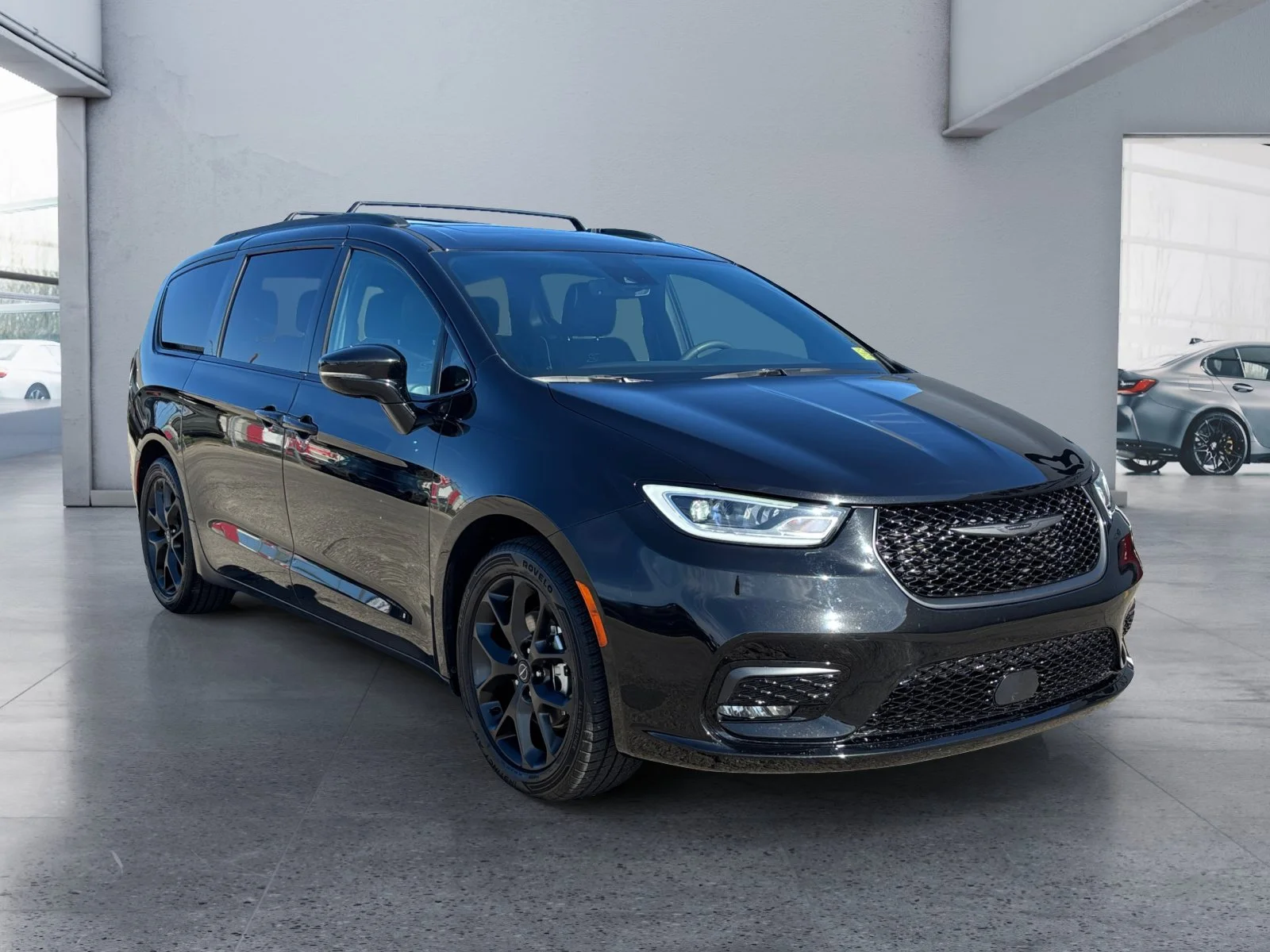 Used 2025 Bright White Chrysler Limited image 7
