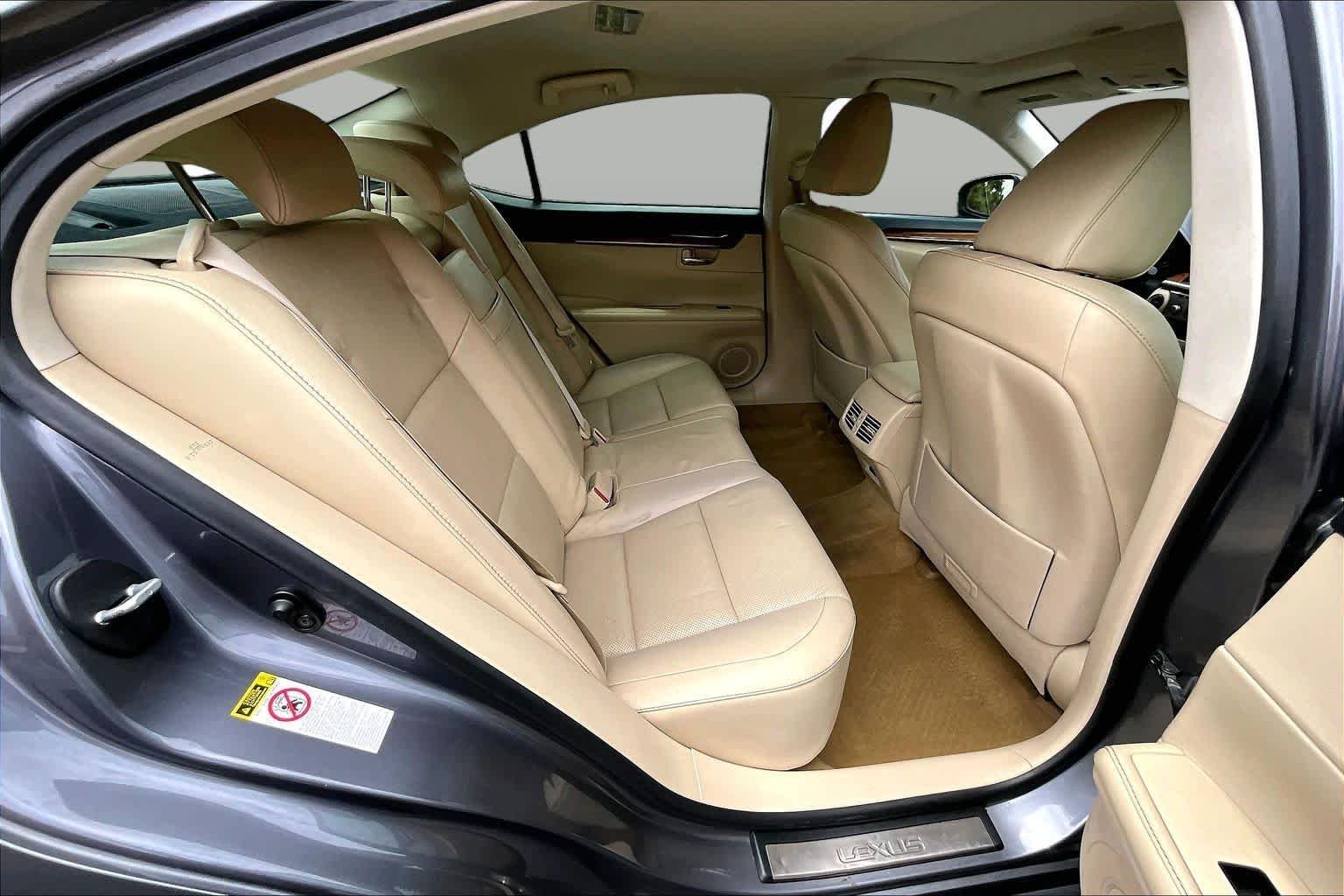 Used 2014 Nebula Gray Pearl Lexus Hybrid image 20
