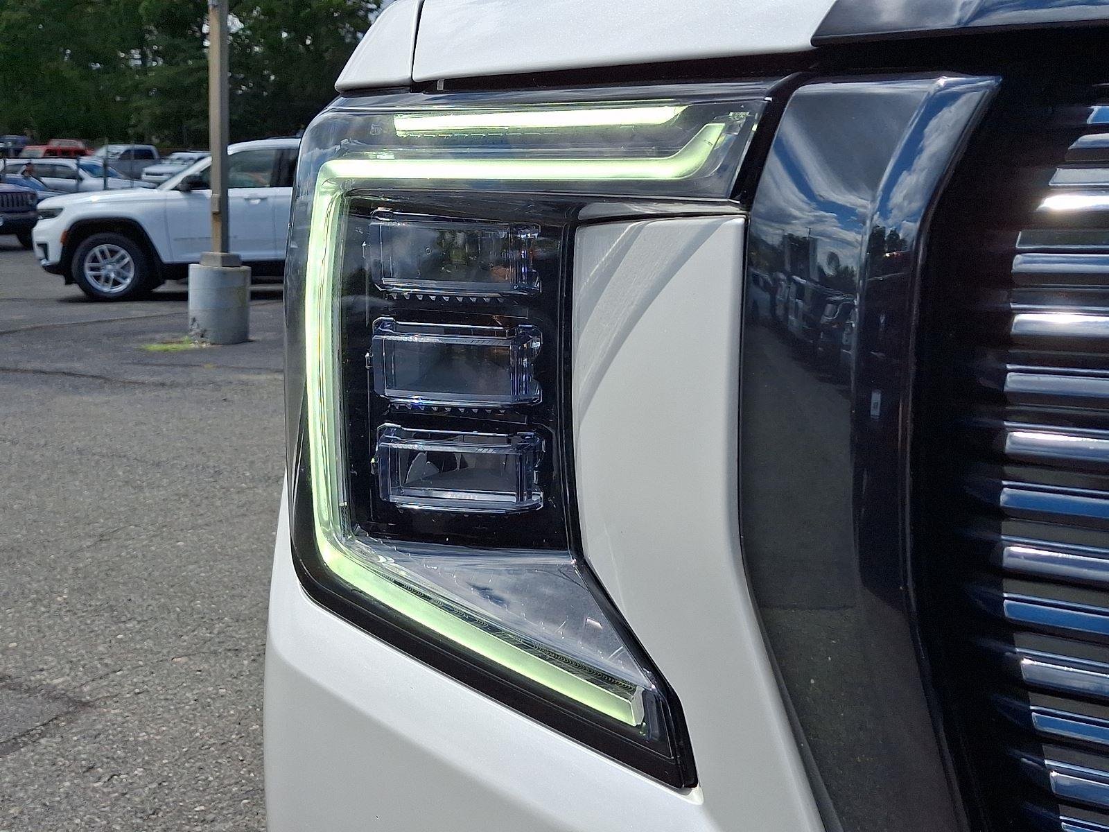 Used 2024 White Frost Tricoat GMC Denali Ultimate image 9