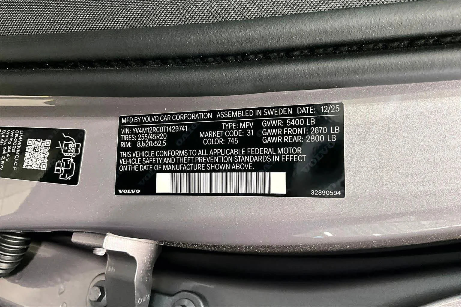 New 2026 Aurora Silver Volvo Plus image 12