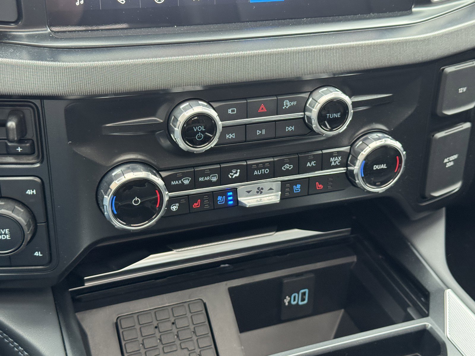 New 2026 Avalanche Ford F-350® Platinum® image 25