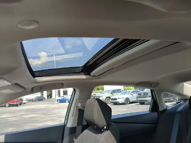 Used 2025  Honda SE image 22