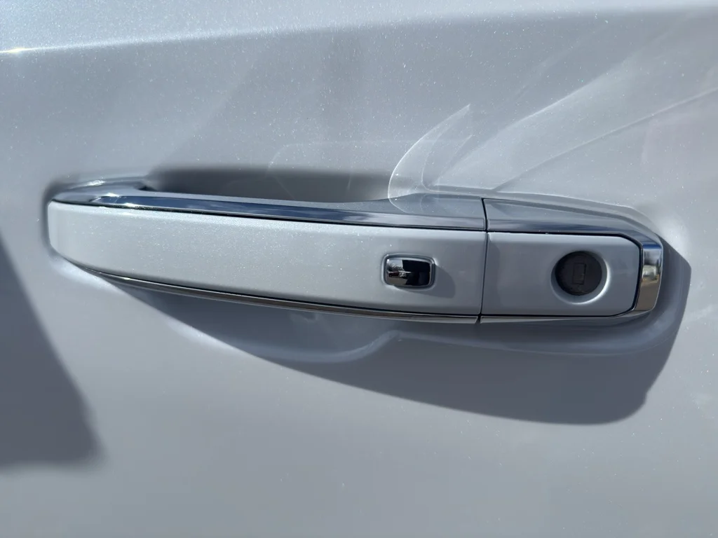 2026 Chevrolet Suburban Premier - Photo 10