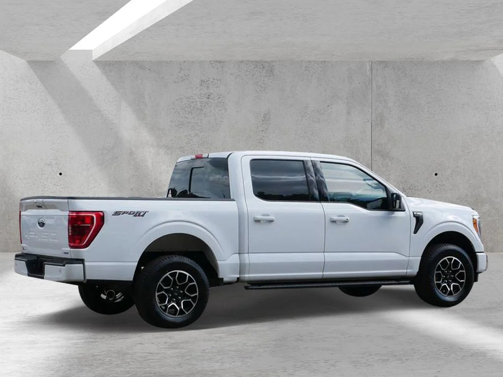 Used 2022 White Ford XLT image 3