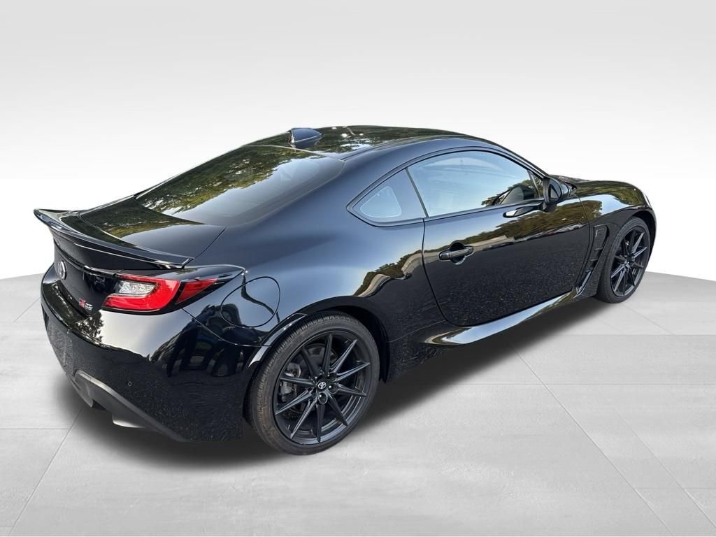 Used 2023  Toyota Premium image 5