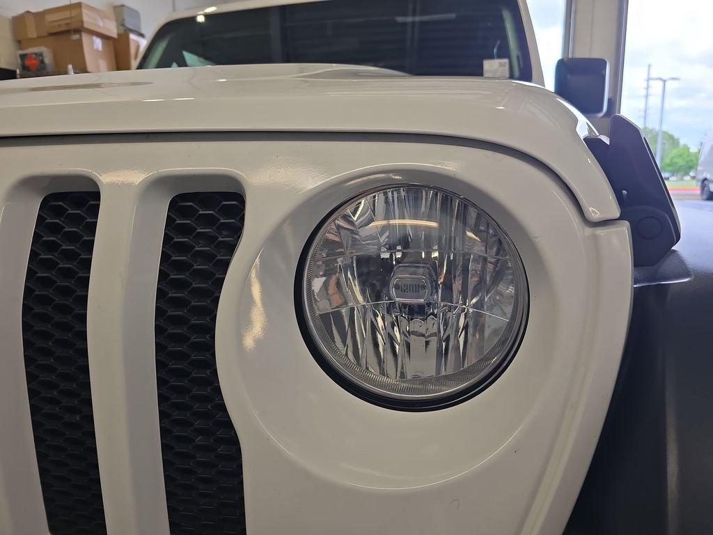 Used 2019 White Jeep Unlimited Sport S image 30