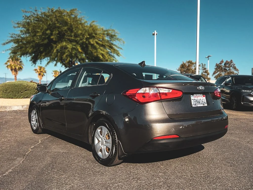 Used 2014 Brown Kia LX image 6