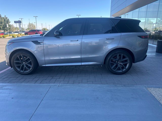 Used 2023 Gray Land Rover SE Dynamic image 8