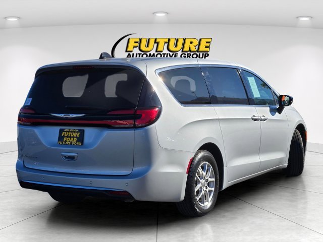Used 2024 Silver Chrysler Touring L image 4