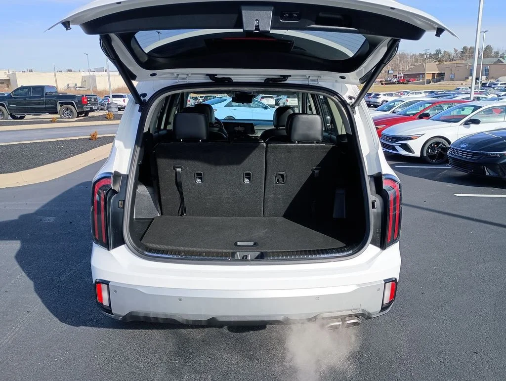 Used 2023 White Kia SX-Prestige image 31