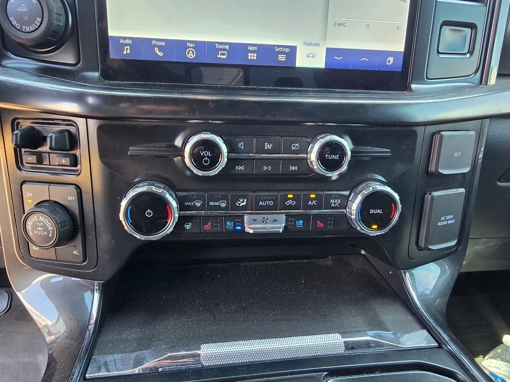 Used 2022 Iconic Silver Metallic Ford LARIAT image 22