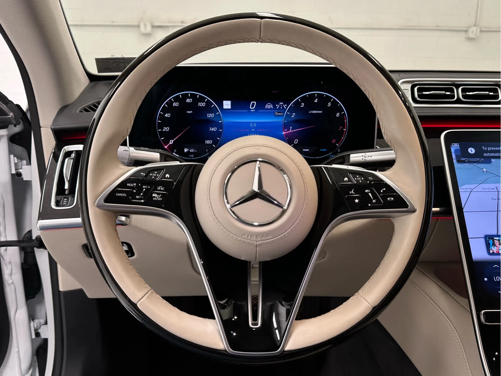 Used 2024 MANUFAKTUR Moonlight White Metallic Mercedes-Benz S 580 image 24