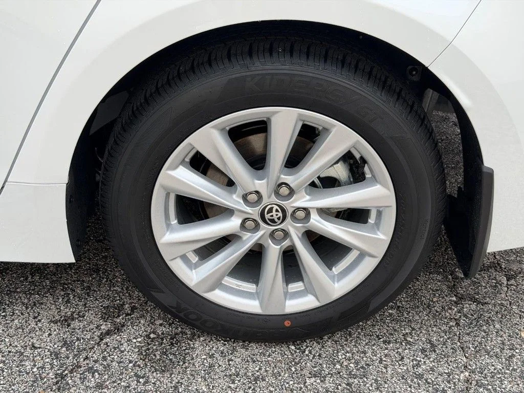 New 2026 Wind Chill Pearl Toyota LE image 4