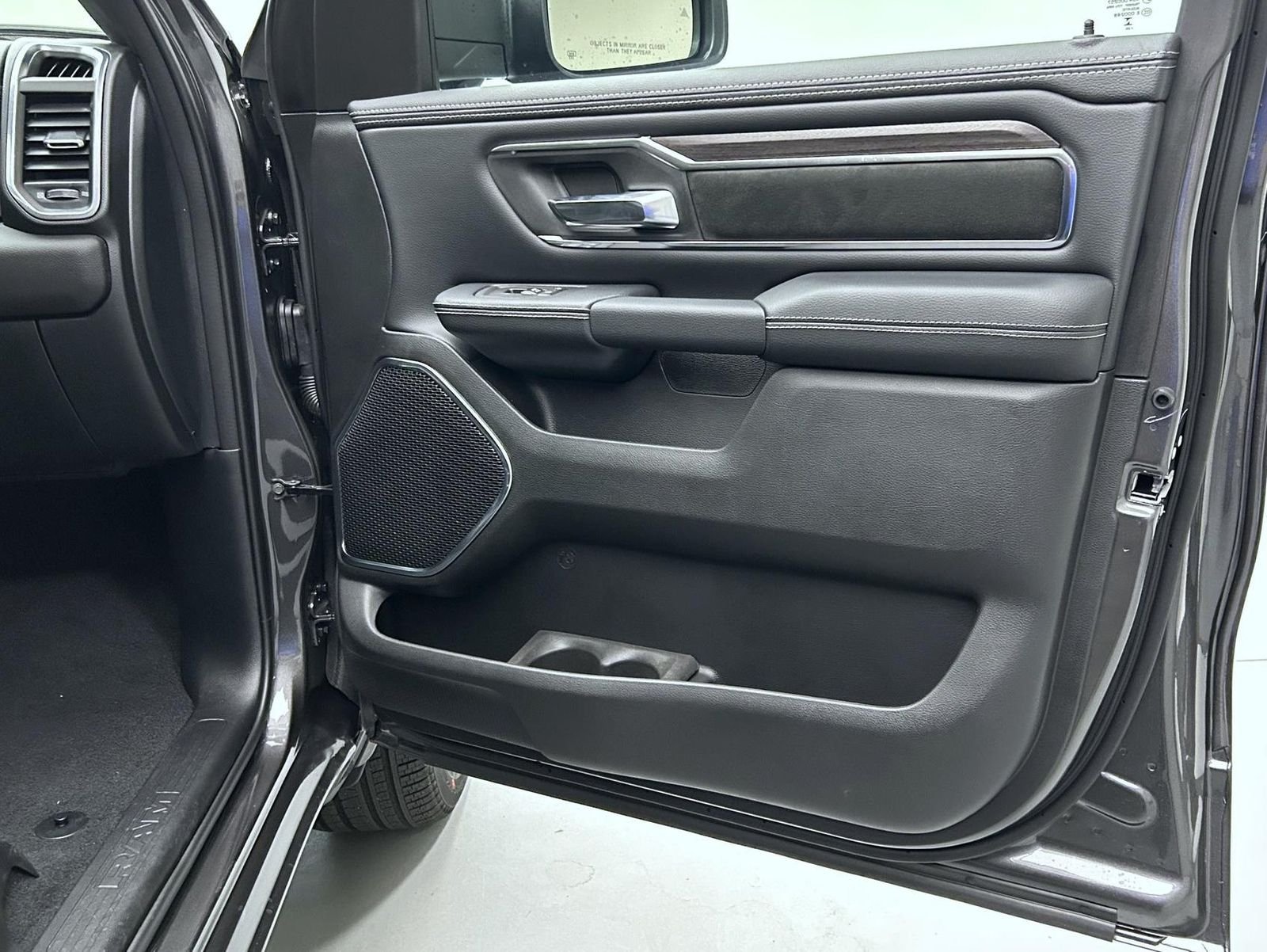 New 2026 Granite Crystal Metallic Clear-Coat Exterior Paint RAM Laramie image 16
