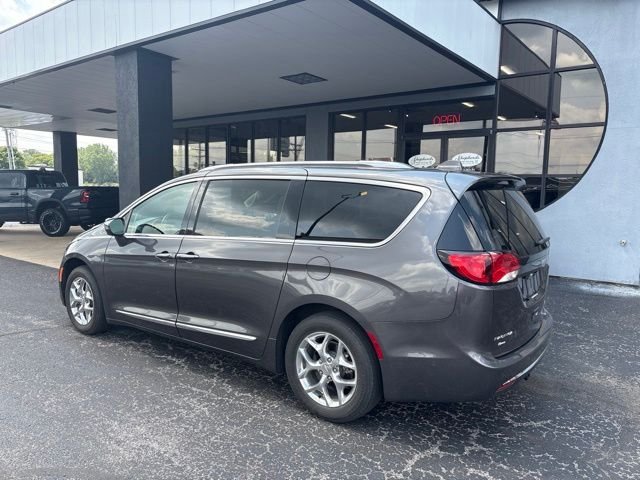 Used 2019 Gray Chrysler Limited image 6