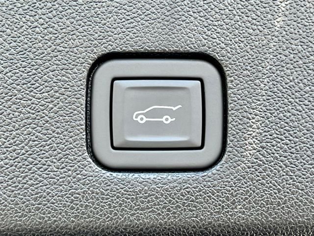 Used 2024 Silver Cadillac Sport image 38