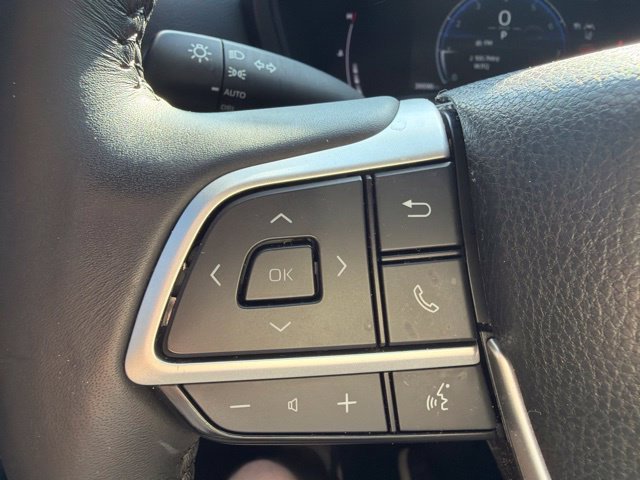 Used 2024 Silver Toyota XLE image 33