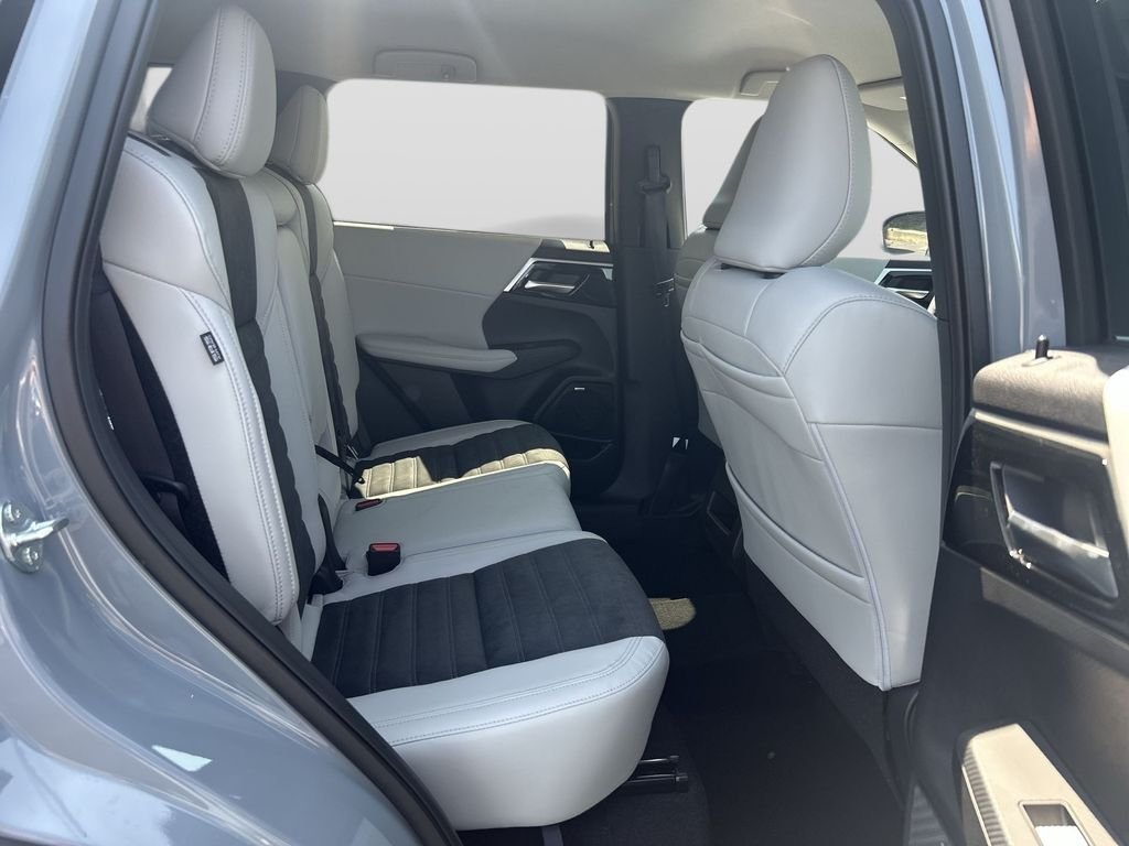 New 2026 MOONSTONE GRY M Mitsubishi SE image 17