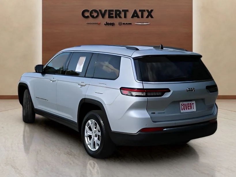 Used 2023 Silver Jeep Limited image 3